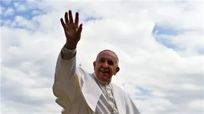 البابا فرنسيس في مباراة روما ولاتسيو.. دقيقة صمت بديربي كأس إيطاليا