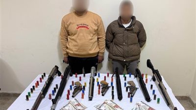سقوط عاطلين بحوزتهما أسلحة نارية غير مرخصة قبل ترويجها في بني سويف