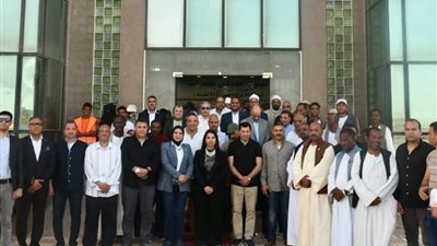 وزير الرياضة يتفقد مشروعات شلاتين ويؤكد: تمكين الشباب أولوية حكومية