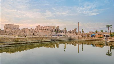 اللي يشرب منها عمره طويل.. بحيرة الكرنك المقدسة لغز عمره 3000 سنة (فيديو)