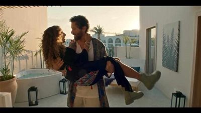 دينا الشربيني وكريم محمود عبد العزيز في علاقة حب.. هل يخططان للزواج؟ (فيديو)