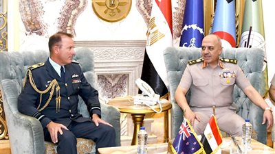 رئيس الأركان يلتقي قائد دفاع نيوزيلندا لبحث التعاون العسكري المشترك