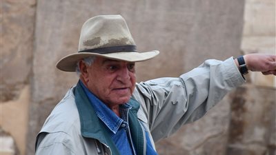 هل يوجد 3 أعمدة أسفل الهرم بعمق 168؟؟ زاهى حواس يرد 