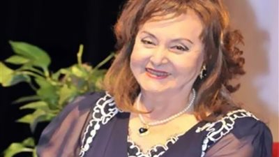 الفنانة عزة لبيب عن صحة حماتها الفنانة ليلى طاهر: ممتازة للغاية 