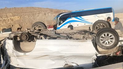 مصرع فتاتين وإصابة 5 في انقلاب ميكروباص على الطريق الصحراوي الشرقي