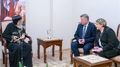 البابا تواضروس يلتقي عمدة بلدة برفينوف ببولندا