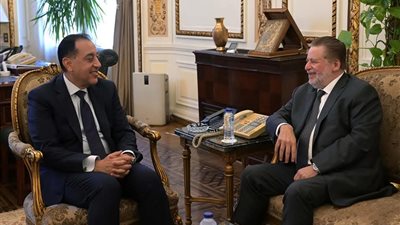 رئيس الوزراء يلتقي محافظ البنك المركزي لمتابعة تطورات الاقتصاد الوطني