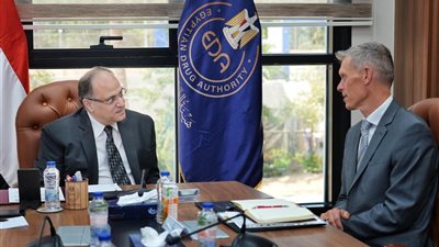 تفاصيل اجتماع رئيس هيئة الدواء المصرية مع ممثلي شركة باير 