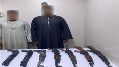 ضبط تاجري سلاح بحوزتهما 7 قطع نارية في قنا