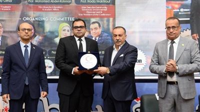 جامعة أسيوط تكرم اسم الدكتور ماهر صلاح في مؤتمرها السنوي