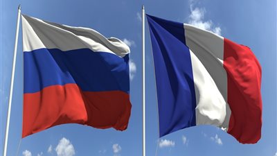 فرنسا تتهم روسيا رسميًا بقرصنة حملة ماكرون الانتخابية في 2017