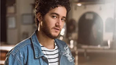 لفنان أحمد مالك: الفنانين العرب يتم حصرهم غالبا فى أدوار الإرهابيين أو اللاجئيين