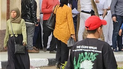 وصول أسرة طفل دمنهور إلى المحكمة وسط حراسة أمنية مشددة (صور)