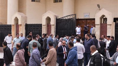 وصول المتهم بـ هتك عرض طفل دمنهور إلى المحكمة وسط حراسة مشددة (صور)