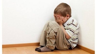 بعد واقعة طفل دمنهور.. كيف تحمي طفلك من التحرش وحوادث الاعتداء؟ 