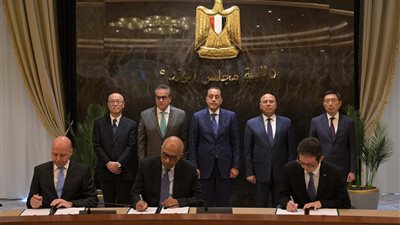 باستثمارات 1.4 مليار جنيه.. رئيس الوزراء يشهد توقيع اتفاق للتصنيع المحلي لأكياس جمع الدم 