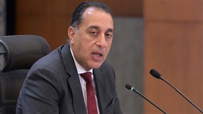 رئيس الوزراء يتابع خطوات تيسير إجراءات دخول السائحين بالمطارات