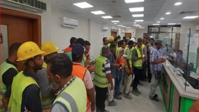 منحة عيد العمال.. وزير العمل يعتمد صرف 297 مليونًا للعمالة غير المنتظمة