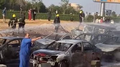 السيارات تفحمت.. ننشر الصور الأولى لحادث انفجار خط غاز بطريق الواحات