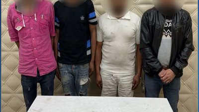 اعترافات المتهمين باستدراج صاحب محل: جردناه من ملابسه وصورناه لابتزازه