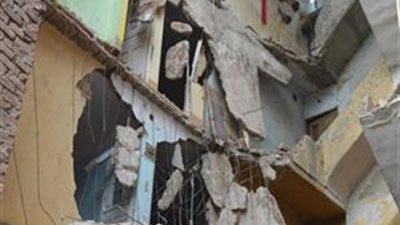 انهيار جزئي لمنزل في قنا بسبب العاصفة الترابية دون وقوع إصابات