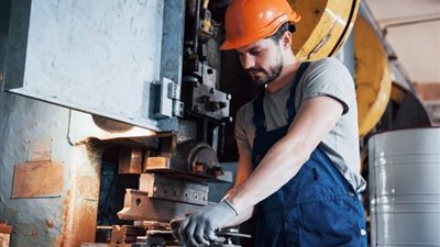 في عيد العمال.. وزير الإنتاج الحربي يشيد بدور العامل في بناء المستقبل 