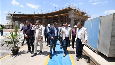 وزير الإسكان يتفقد المرحلة الثانية من مشروع مأخذ المياه العكرة بالمعادي