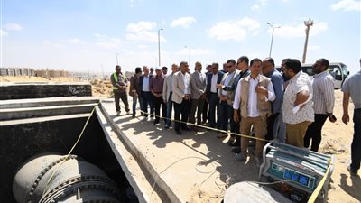وزير الإسكان يتفقد خط مأخذ المعادى إلى محطة تنقية القاهرة الجديدة