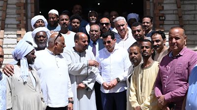 وزير الرياضة يلتقي مشايخ العبابدة بمدينة دراو بأسوان لبحث طلباتهم