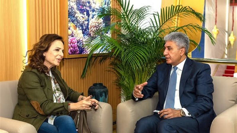 وزير السياحة مع نظيرته