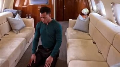 محمد رمضان يثير الجدل بعد نشره فيديو أثتاء صلاته على أنغام أغنية الحمد لله