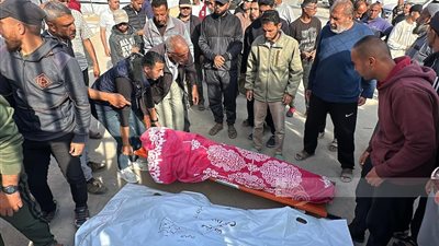 استشهاد 15 فلسطينيًا جراء قصف الاحتلال الإسرائيلي منزلًا شرق مدينة غزة