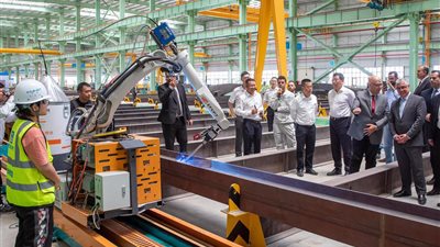 استثمارات بالملايين في قناة السويس.. فرص عمل ومصانع جديدة ترسم خريطة الاقتصاد المصري (فيديو)