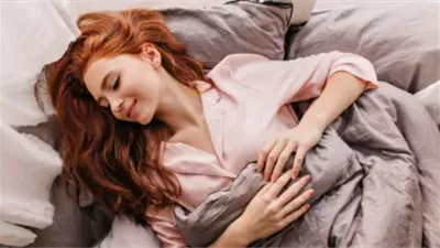 5 أسباب للضحك أثناء النوم.. احذر من تجاهلها