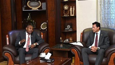 وزير الرياضة يبحث تعزيز التعاون مع رئيس أولمبية جزر القمر