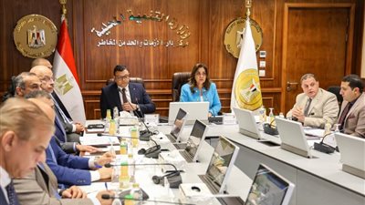 وزيرا التنمية المحلية والإسكان يبحثان تبسيط إجراءات تراخيص المحال العامة
