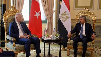 مصر وتركيا تبحثان تعزيز التعاون السياحي وتوسيع الحركة البينية بين البلدين