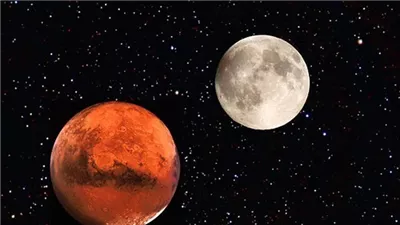 السماء تضيء احتفالا بيوم الفلك العالمي باقتران القمر والمريخ