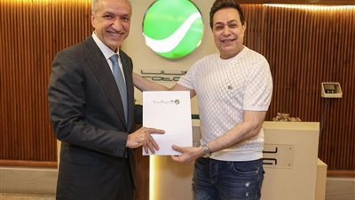 حكيم يوقع  عقدا فنيا مع مجموعة روتانا للموسيقى