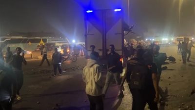 بسبب توك توك.. معاينة حادث تريلا و 9 سيارات بالدائري 