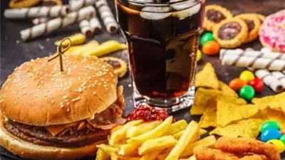 دراسة تحذر من إدمان الأطعمة فائقة السكريات المصنعة: مشابهة لبعض المواد المخدرة
