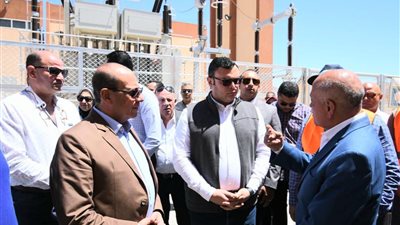 وزير الإسكان يتفقد مشروع 