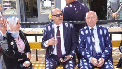 وزير العمل ومحافظ القاهرة يتفقدان أماكن انتظار لائقة لعمال التراحيل بباب الشعرية