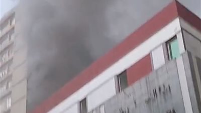  تصاعد ألسنة اللهب.. حريق في عقار أعلى بنك القاهرة بمنطقة وسط البلد