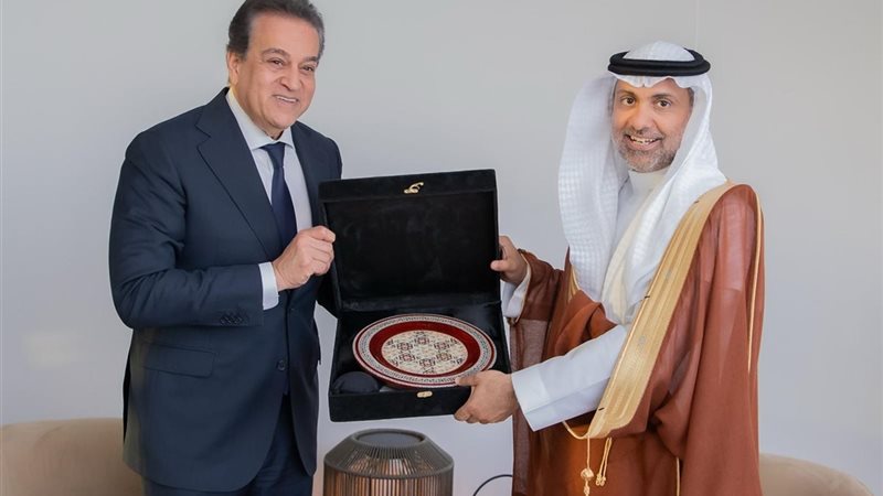 وزير الصحة الدكتور