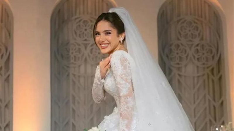 الفنانة رنا رئيس