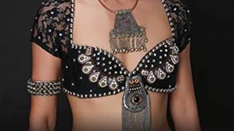 القبض على راقصة -