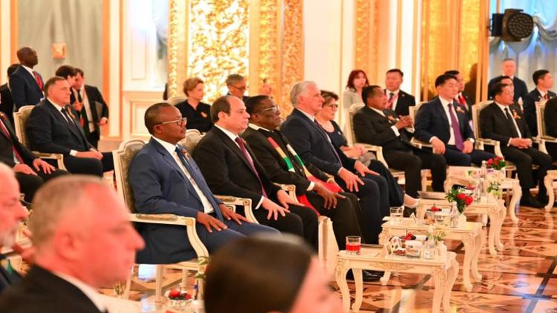 السيسي يشارك في عشاء