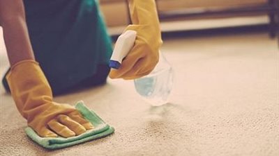 منها تهيّج الجهاز التنفسي.. مخاطر استخدام الخل في التنظيف