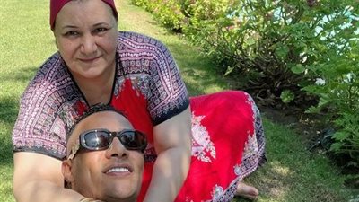 محمد رمضان يوجه رسالة حب وامتنان لوالدته: قالوا لي مين أكتر واحدة بتكلمها فيديو